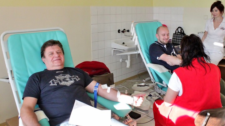 Červeno-modrá kvapka prilákala takmer päť desiatok darcov krvi